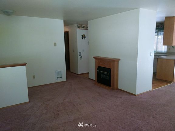 3rd image of 1530 E St Andrews Drive