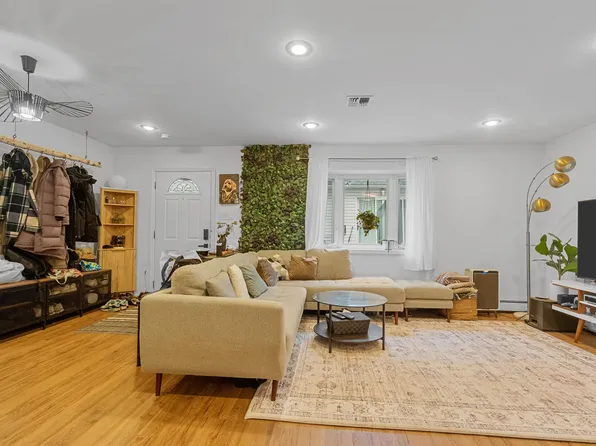 515 44th Street image 1 of 15