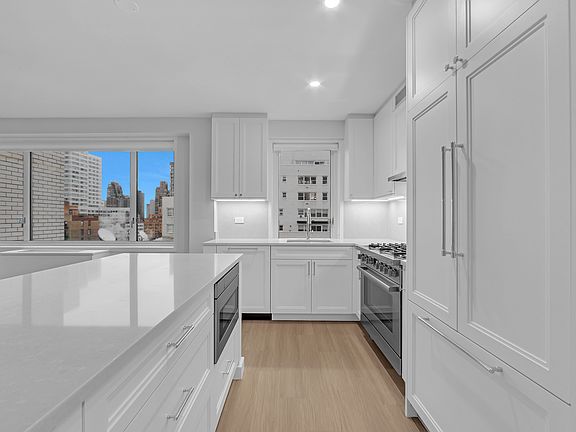 4th image of 165 E 66th St APT 18C