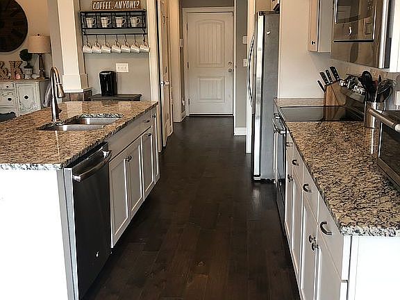 4th image of 11430 Dyer Ln