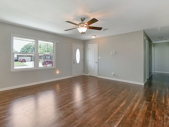 3rd image of 3432 Poppy Cres