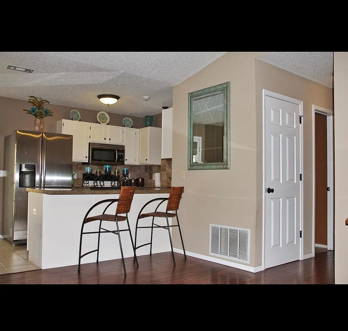 3 bed, 1130 sqft, $1,700 — Photo 1