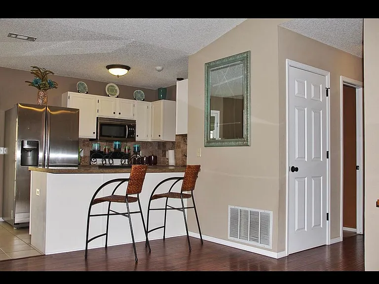3245 W Parkway Dr — Photo 1