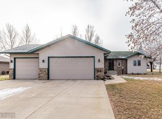 113 Dakota Dr, Hankinson, ND 58041