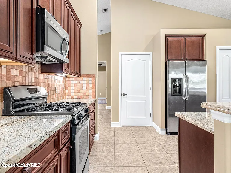 3084 Constellation Dr — Photo 9