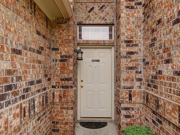 4th image of 2309 Creekhaven Dr