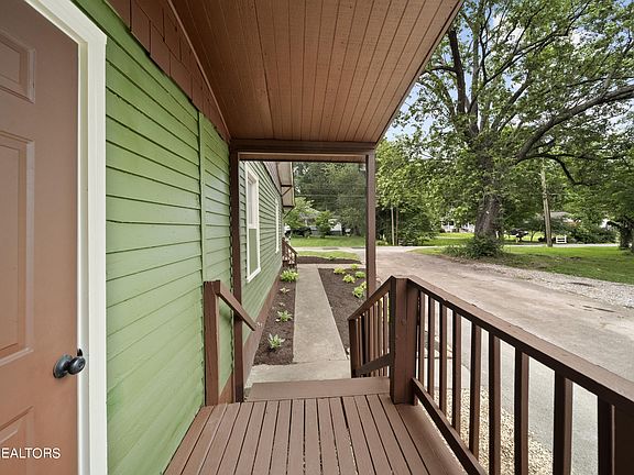 5th image of 2600 Woodrow Dr