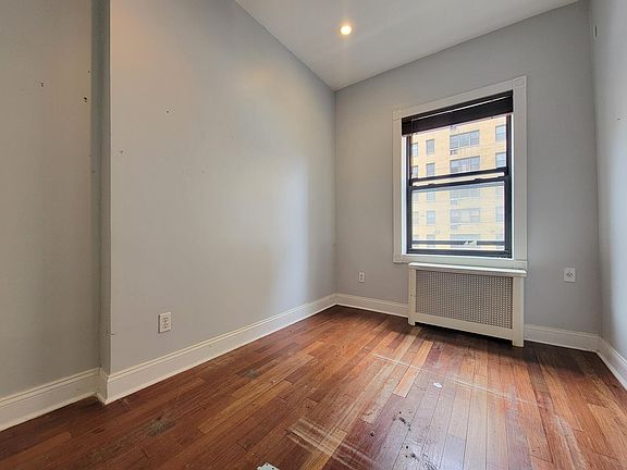 5th image of 145 E 17th St APT C5