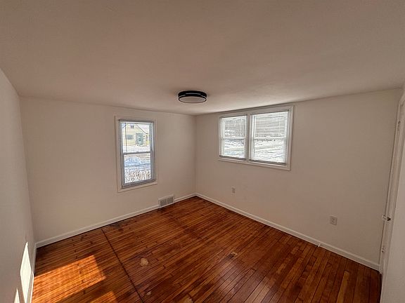 5th image of 426 Hillcrest Dr
