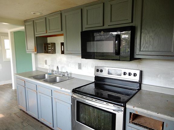 4th image of 710 Smith St