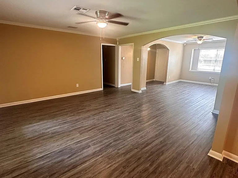 5830 Effingham Dr — Photo 17