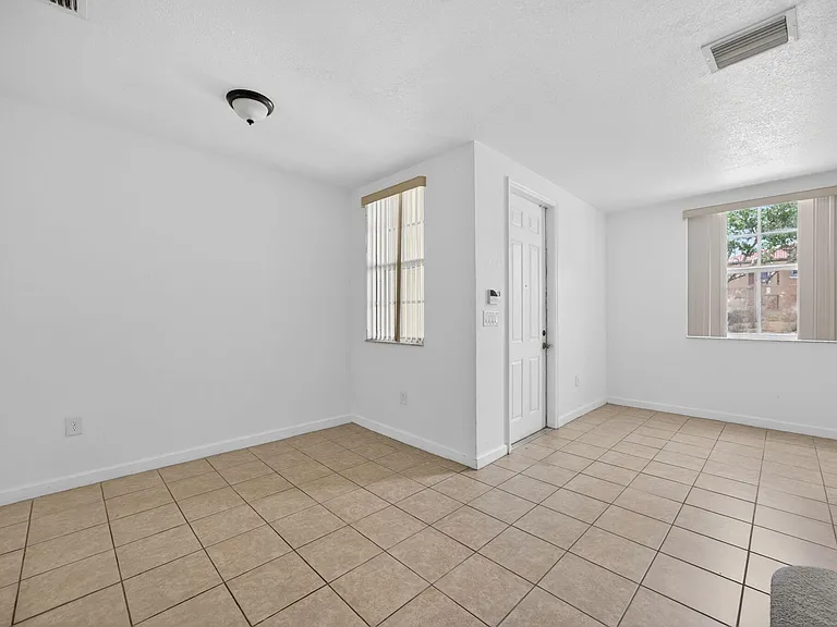 1575 NE 33rd Ave #105 — Photo 10
