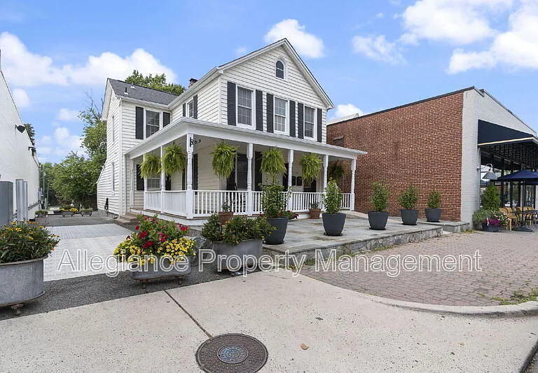 1506 B Mount Vernon Ave — Photo 1
