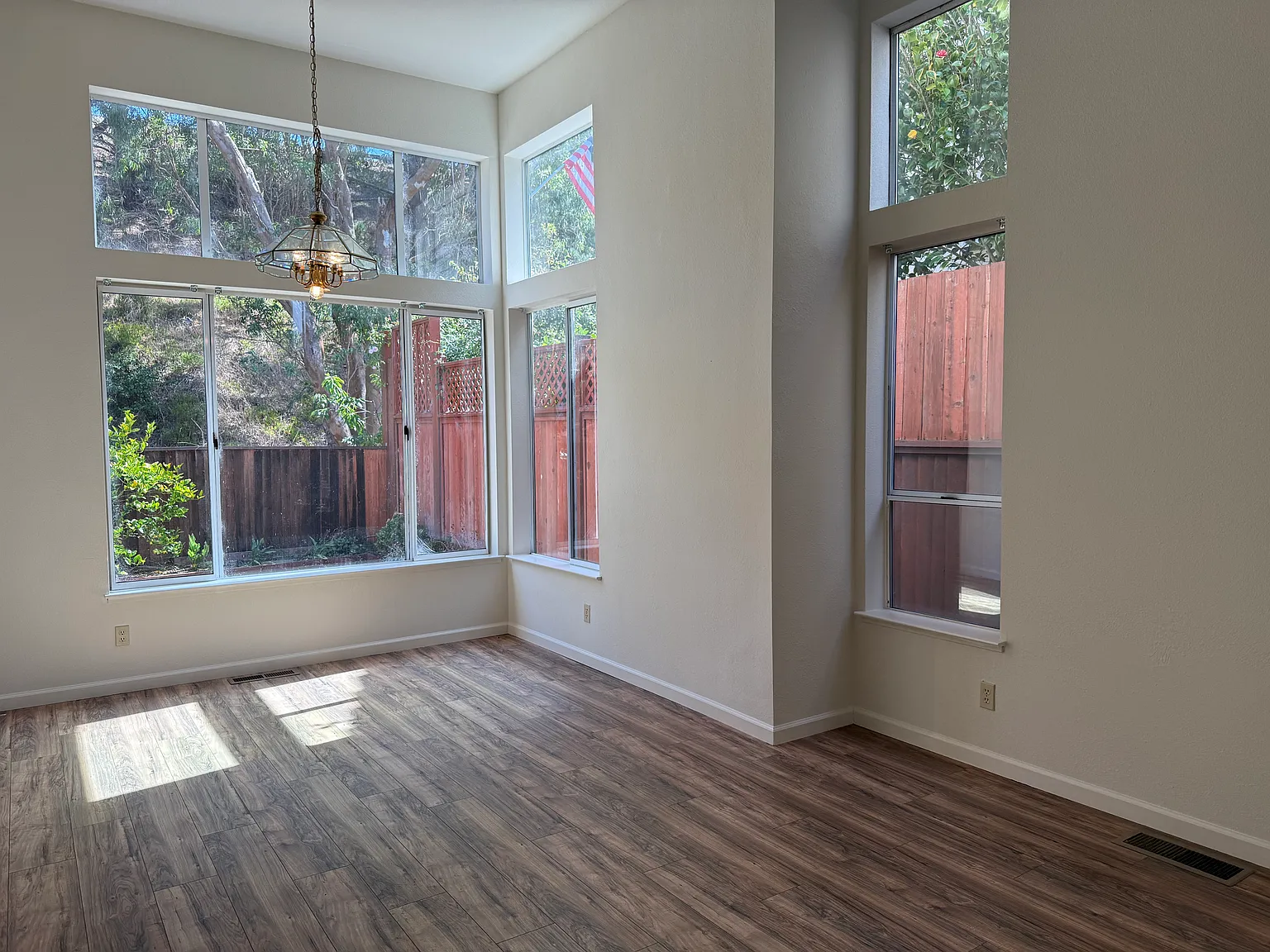 4 bed, 2.5 bath, 1860 sqft, $5,995 — Photo 4