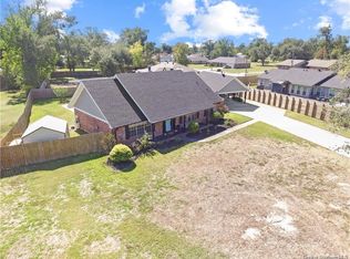 925 Lilliput Ln, Sulphur, LA 70663