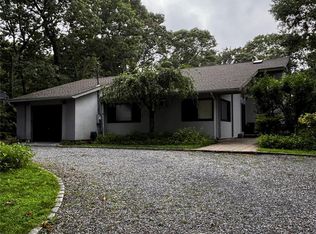 17 Columbine Ave S, Hampton Bays, NY 11946