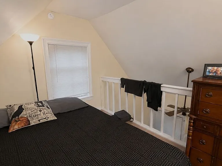 321 E Cross St — Photo 8