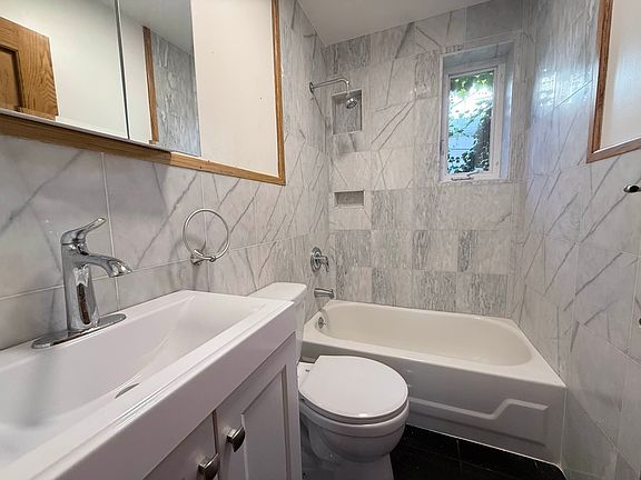 5th image of 1813 Harman St #1