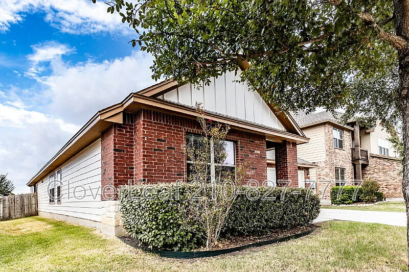 3 bed, 2.5 bath, 2112 sqft, $1,995 — Photo 2