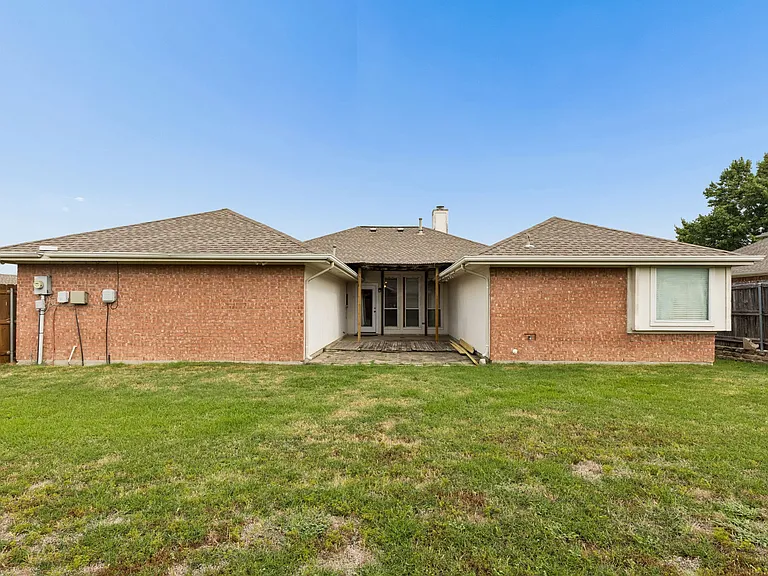 300 Thomas Dr — Photo 27