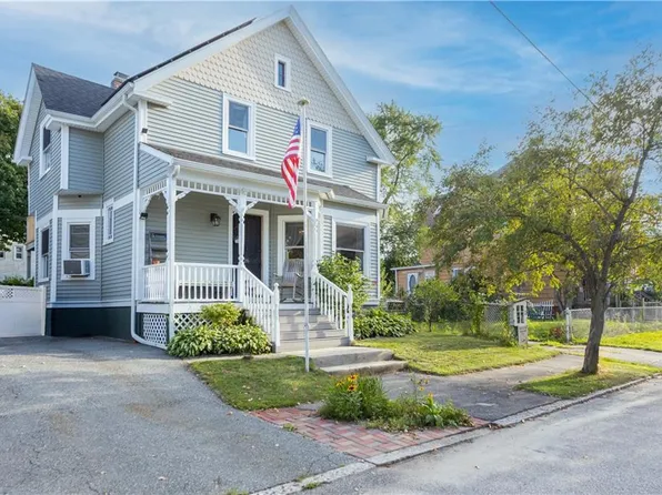 26 Oakland Ave, Cranston, RI 02910