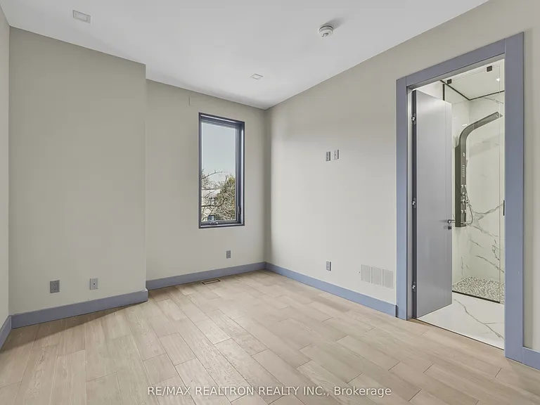 1002 Spadina Rd — Photo 26