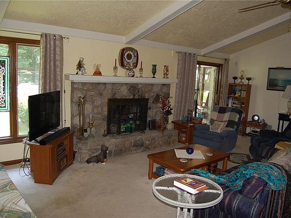5th image of 409 Hickory Dr