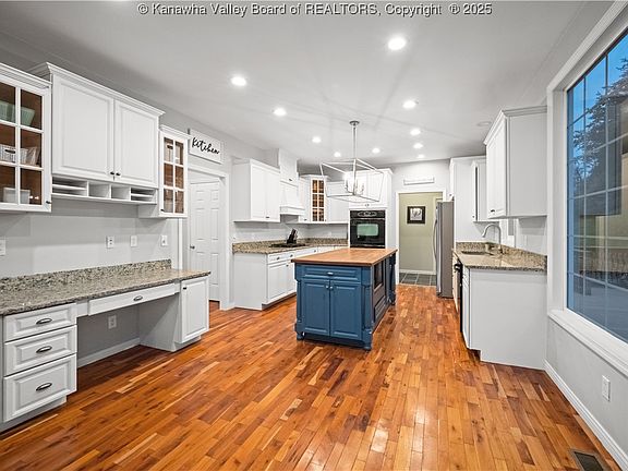 3rd image of 209 Shasta Dr