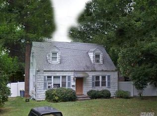 258 Depot Rd, Huntington Station, NY 11746