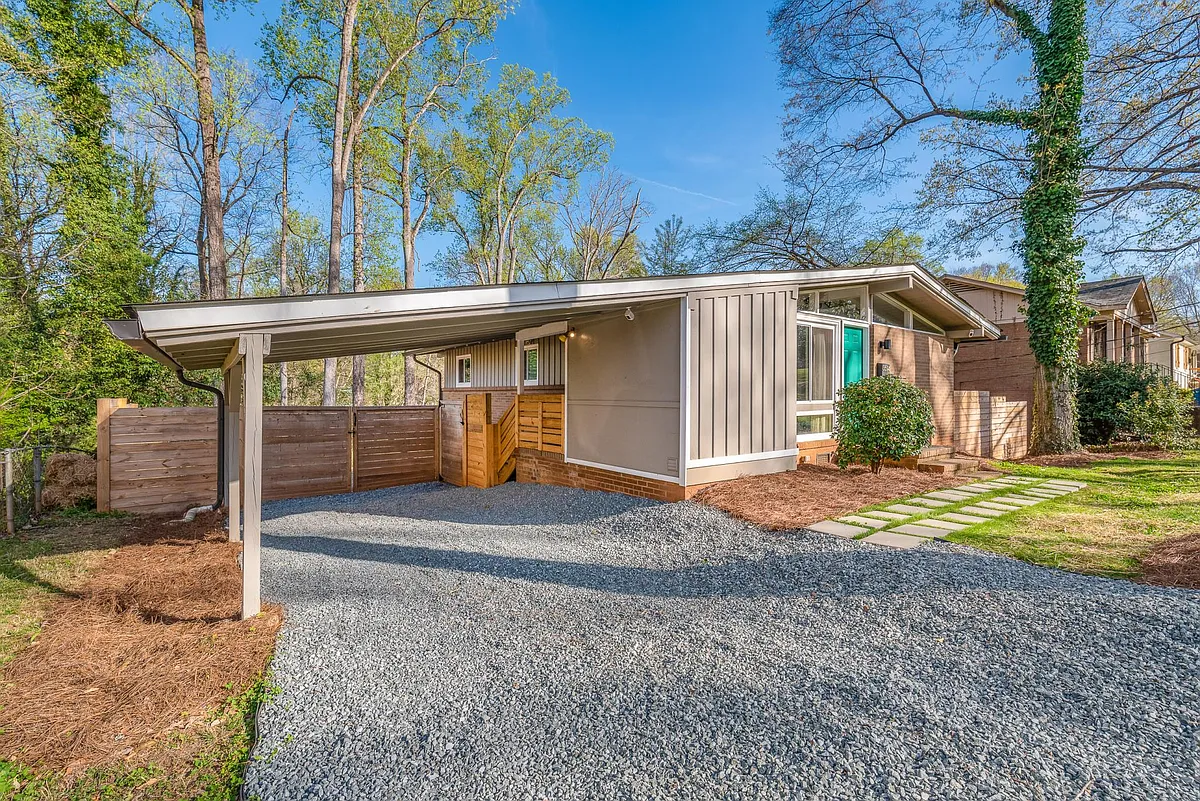 Building Photo - 3514 Sargeant Dr