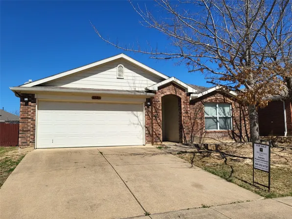 1737 White Feather Ln, Fort Worth, TX 76131