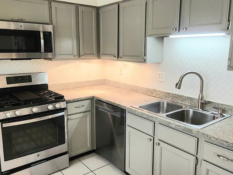 1146 Carrington Dr — Photo 10