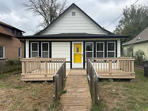 2050 E Grand Ave Photo 1