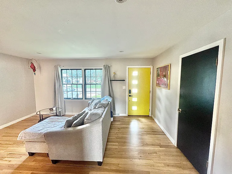 319 E 100th Ter — Photo 18