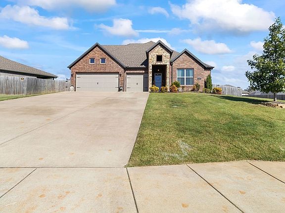 3rd image of 1514 Crestwood Hills Ln