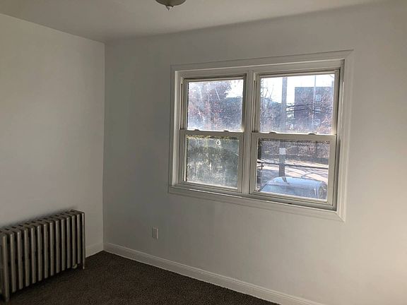 4th image of 215 Forest Ave
