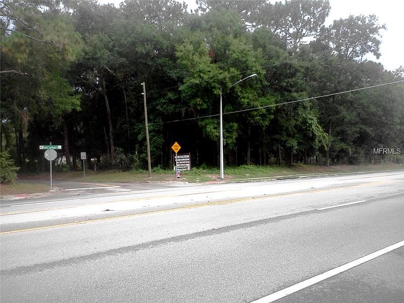 1st image of 70 Earls Ln
