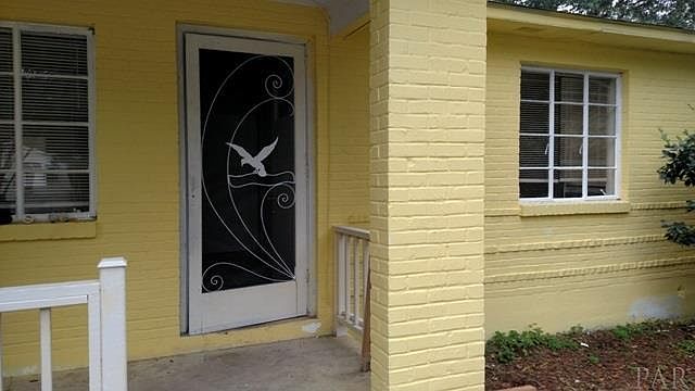 1st image of 200 Holmes Dr #B
