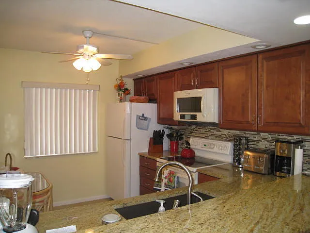 2 bed, 2.0 bath, 1385 sqft, $6,000 — Photo 2
