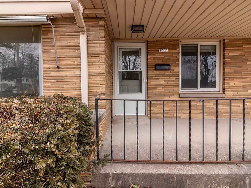 Front view of unit, north side of townhouse