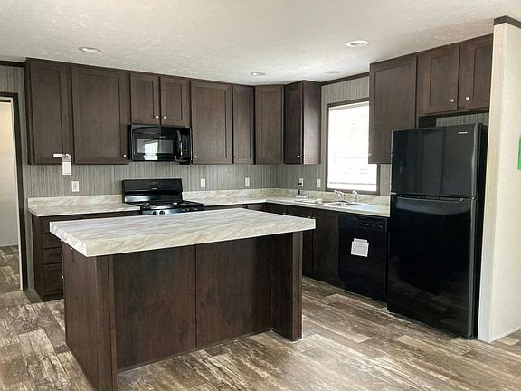 3rd image of 2800 W Memorial Dr #126