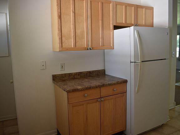 5th image of 813 Sharon Dr