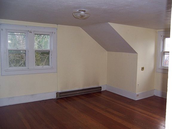 5th image of 146 NW 12th St APT 8