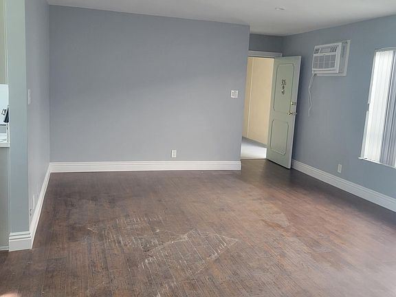 3rd image of 1042 S Shenandoah St #306