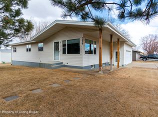 1236 12th St W, Dickinson, ND 58601