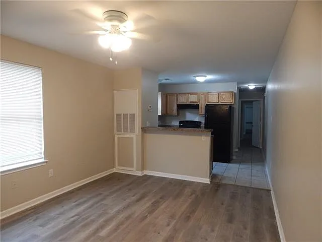 3 bed, 2.0 bath, 1100 sqft, $1,400 — Photo 2