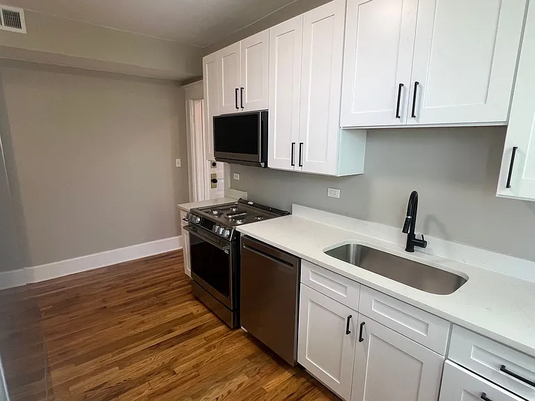 3100 N Western Ave — Photo 7