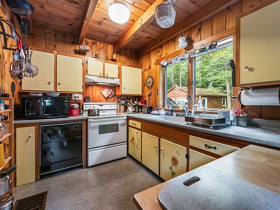 2nd image of 39 Arbor Way