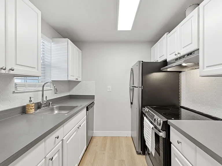CentrePointe Apartments — Photo 1