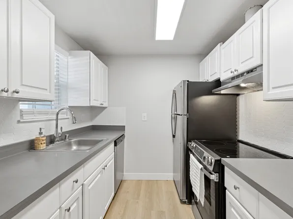 CentrePointe Apartments